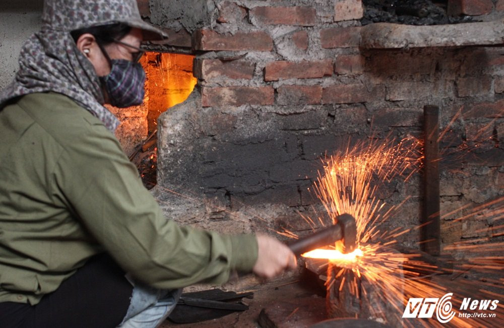 Hinh anh Nguoi phu nu hon 30 nam giu lua lo ren o Ha Noi 8