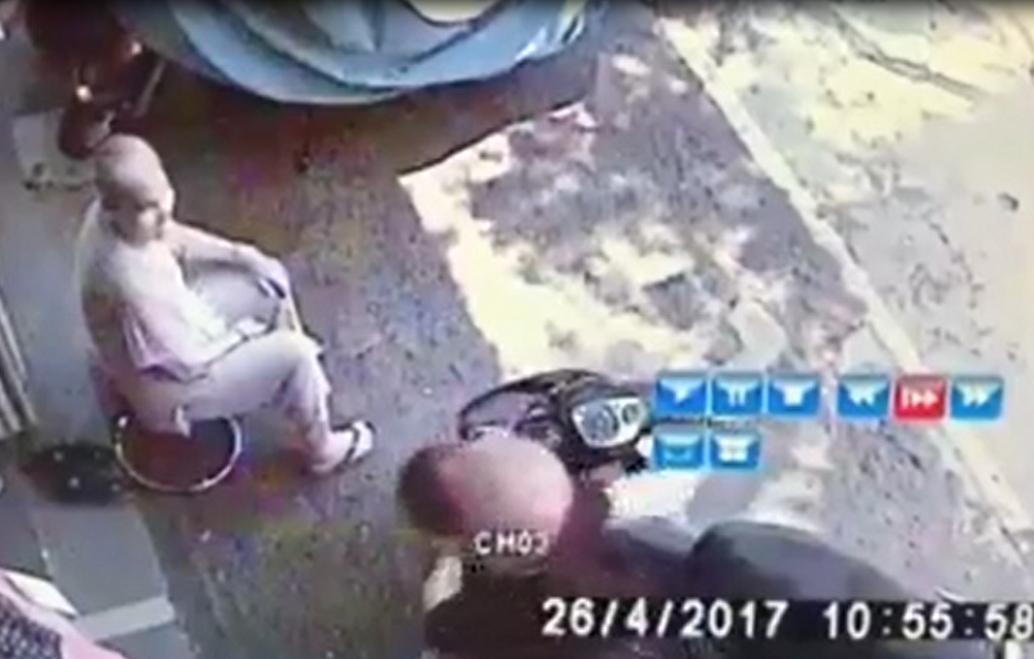 Hinh anh Video: Loi dung cu ba gia yeu, ke trom ngang nhien vao nha lay di hop dung tien