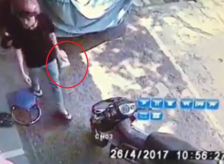 Hinh anh Video: Loi dung cu ba gia yeu, ke trom ngang nhien vao nha lay di hop dung tien