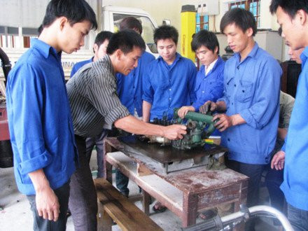 doi-ngu-giao-vien-day-nghe_MJKF 3