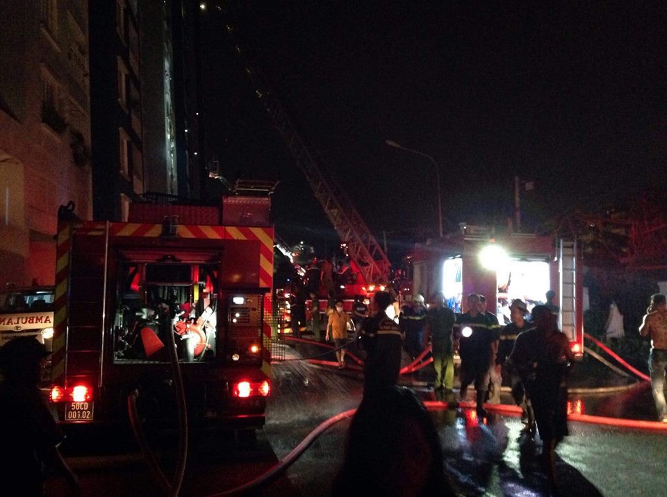 ong-bo-ke-chuyen-cuu-con-thoat-khoi-dam-chay-qua-dien-thoai-1557281