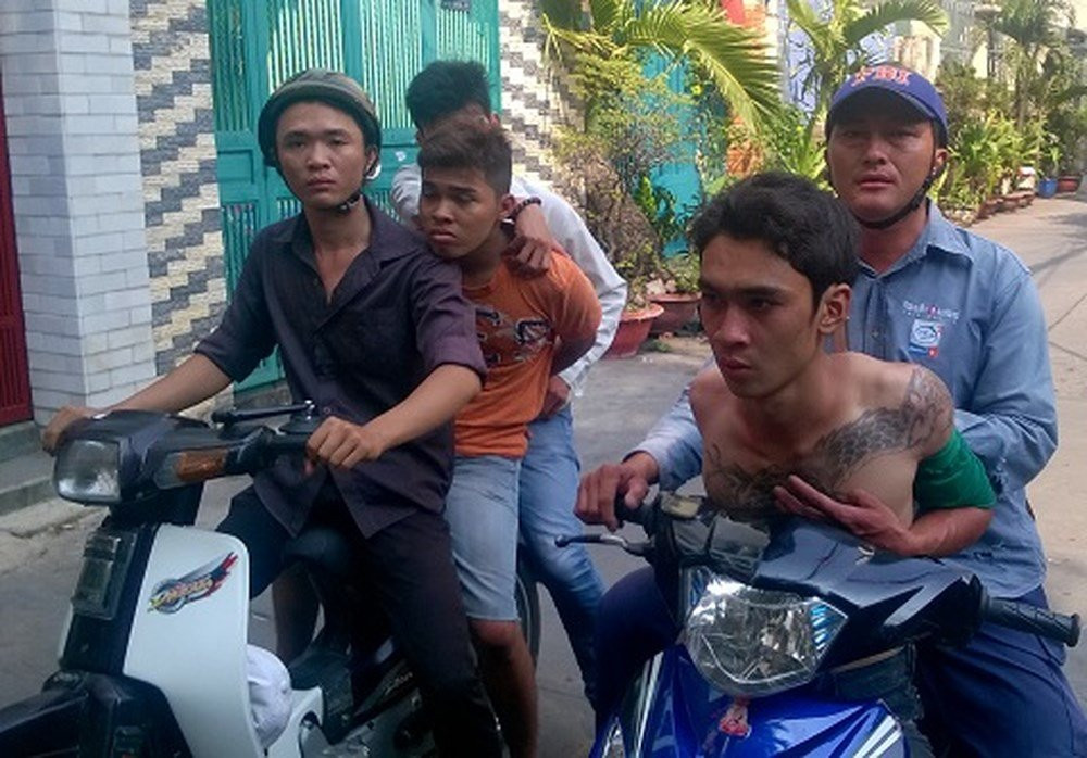 Hai ten cuop bi hiep si Minh Tien khong che - Anh Phan Cuong 3