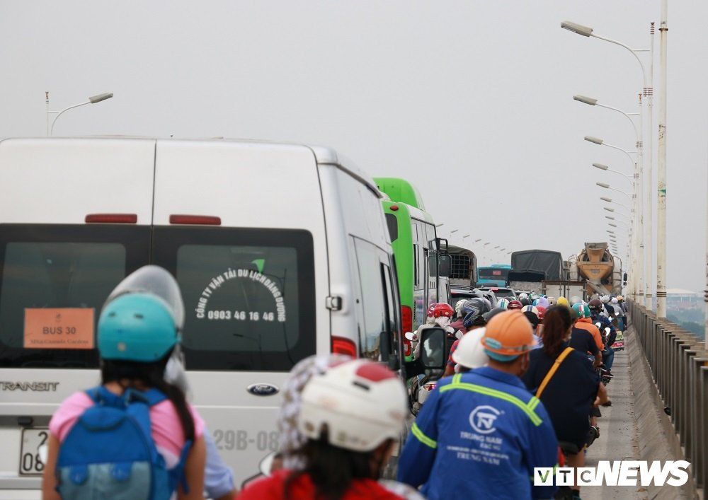 xe lat tren cau vinh tuy (1) 6