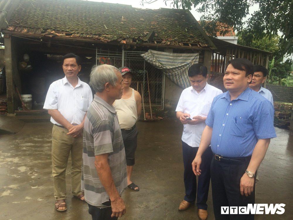 lanh-dao-huyen-do-luong-tham-hoi-nguoi-dan