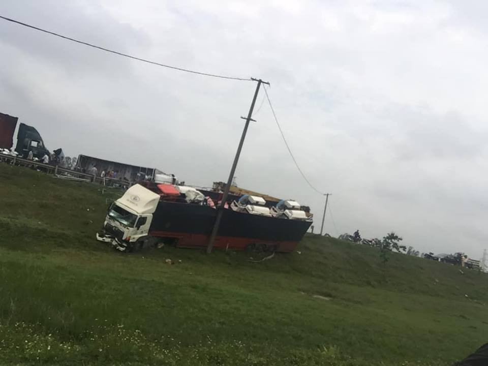 hien-truong-vu-tai-nan-tren-ql1a-nghi-loc