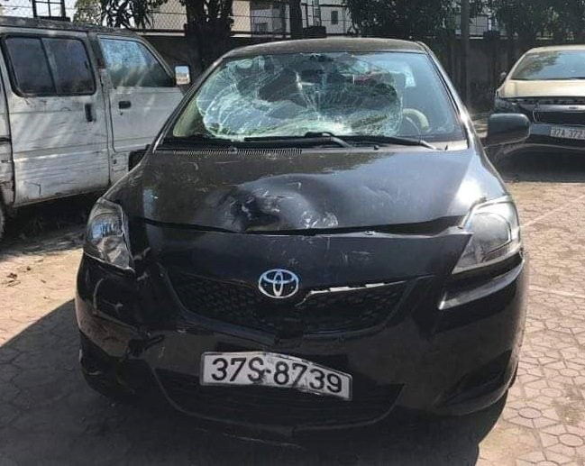 xe-oto-do-ong-hung-dieu-khien