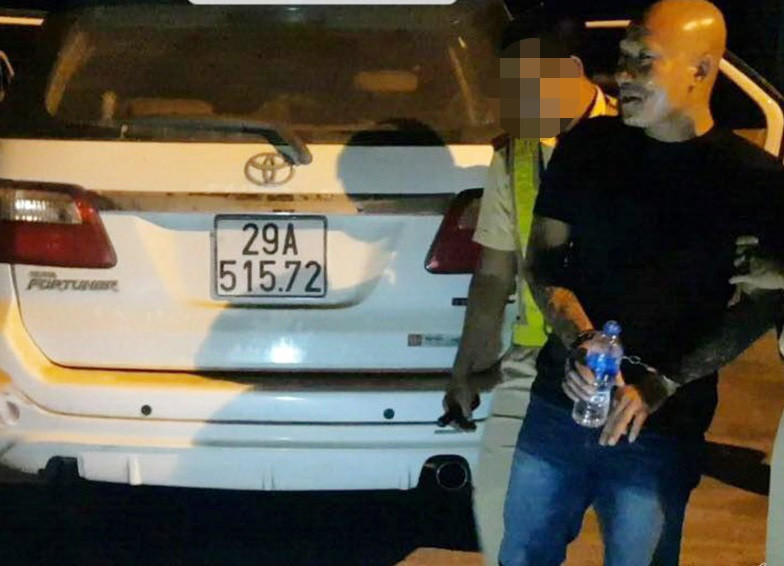 csgt-nghe-an-chan-xe-fortuner-7-cho-cho-nhieu-heroin-ma-tuy-da