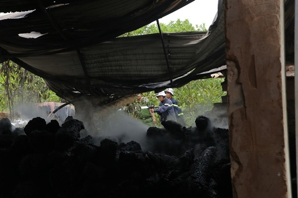 vo-chong-dai-gia-pho-nui-ha-tinh-khoc-ngat-vi-kho-go-17-ty-chay-tan-4 3