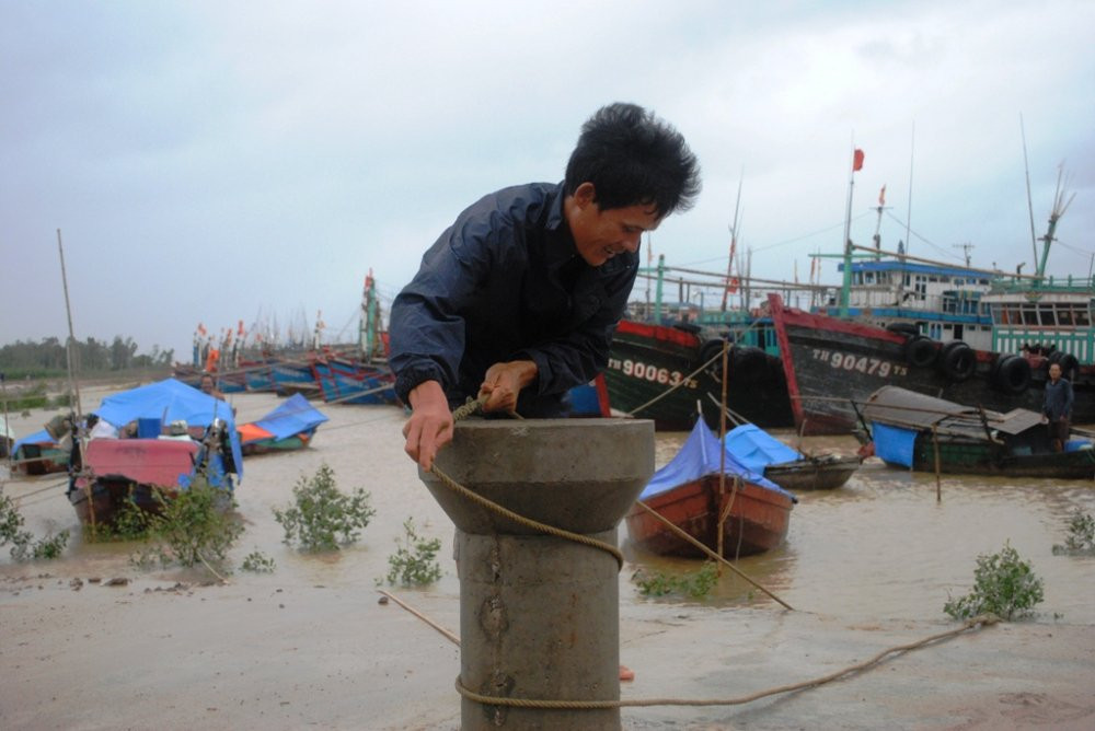 tau thuyen tranh bao