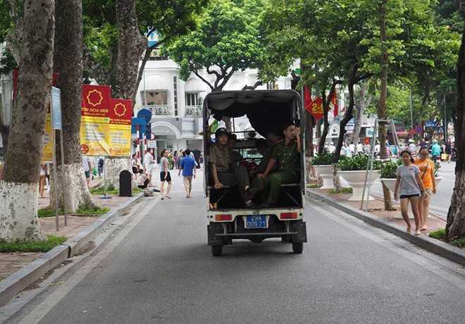 Xe bien xanh khong duoc vao 'pho di bo' ho Guom hinh anh 1