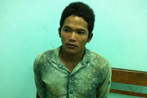 Đến nhà chơi, ép bạn gái của bạn ra đập tràn hiếp dâm