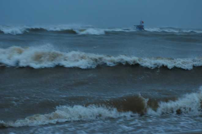 Cuu song 4 ngu dan tren tau chim do loc xoay o Hoang Sa hinh anh 2