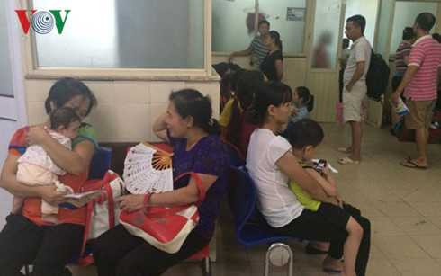 thoi tiet giao mua, benh nhi nhap vien tang hinh 0