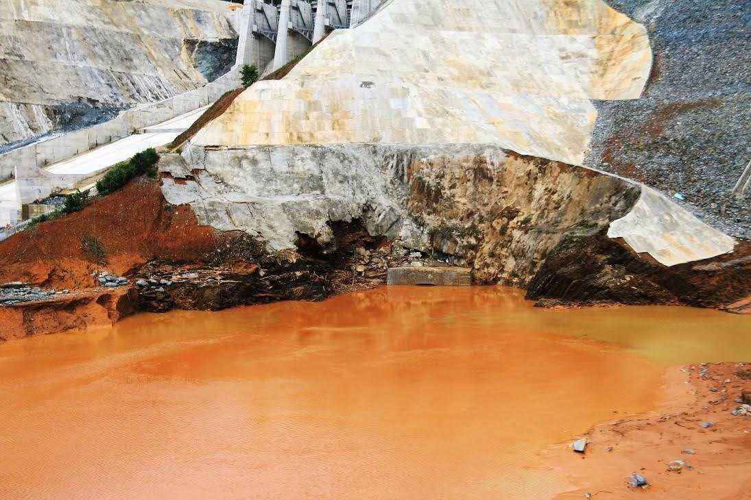 vu thuy dien song bung 2: vot duoc xe muc, khong thay 2 cong nhan hinh anh 1