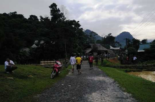 Người dân thôn Chiềng Cà 2 bàng hoàng khi tai họa bất ngờ ập xuống đầu họ