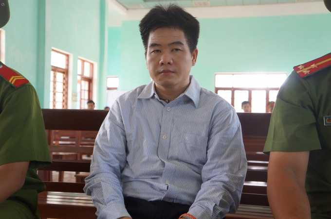 Trước những câu hỏi của HĐXX Tàng luôn khẳng định chỉ một mình thực hiện hành vi phạm tội, không có sự trợ giúp của ai.