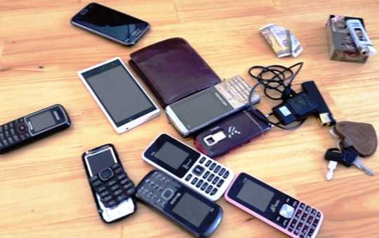 Tang vật liên quan của nhóm côn đồ bị lực lượng chức năng tạm giữ.