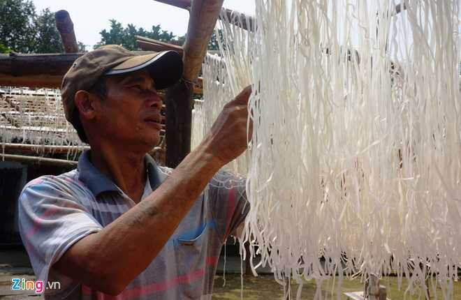 Vo mong vi xay phong tro 'an theo' nha may Vinaxuki hinh anh 4