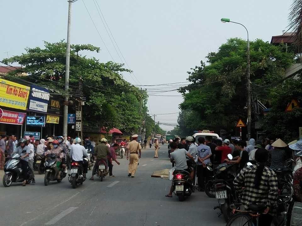 xe cho rac gay tai nan tren ql 3, hon 10 nguoi thuong vong hinh anh 1