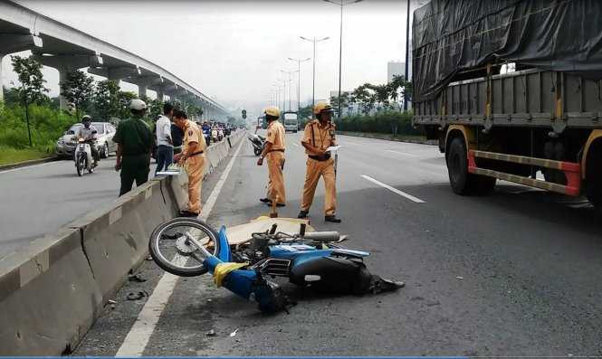 Hiện trường vụ tai nạn khiến một công nhân tử vong - Ảnh: LÊ PHAN