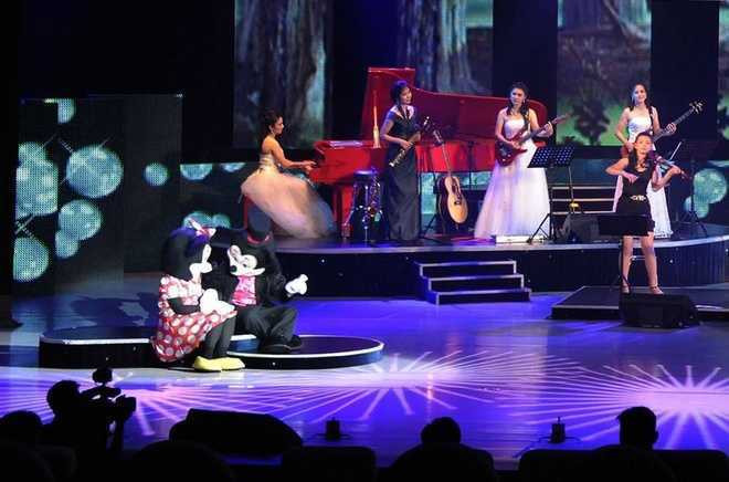 members-of-the-newly-formed-moranbong-band-perform-during-a-demonstration-performance-in-pyongyang-1-1034077_660x0