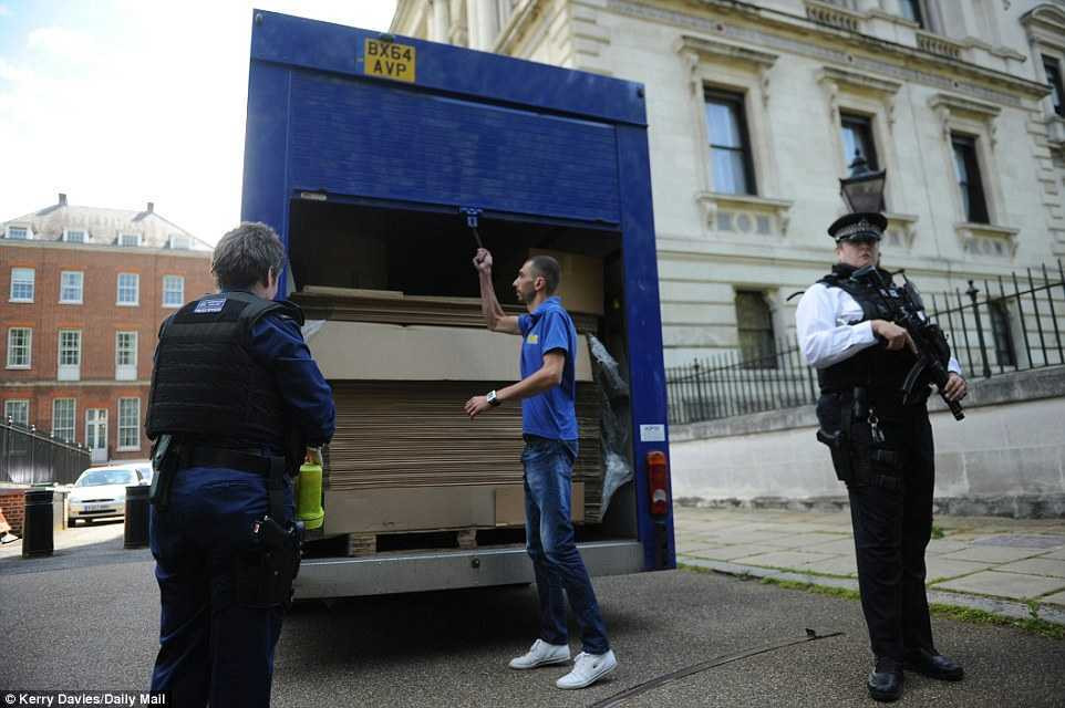 3630468E00000578-3685908-image-m-120_1468322397925