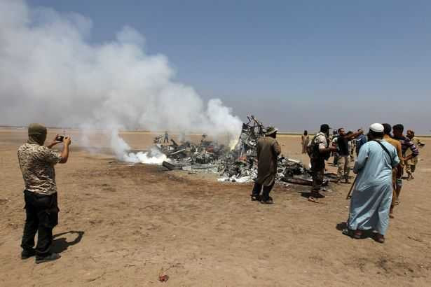 Rebel-fighters-and-civilians-inspect-the-wreckage-of-a-Russian-helicopter-that-had-been-shot-down-in (1)