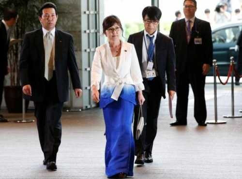 20160805-chan-dung-kha-ai-cua-tan-nu-bo-truong-quoc-phong-cua-nhat-ban-7