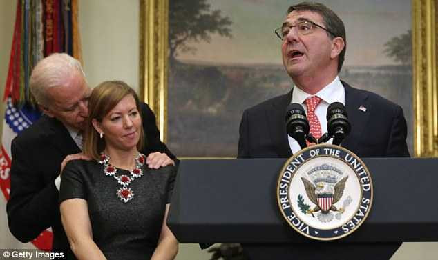 374CB53400000578-3742525-image-m-32_1471371276764