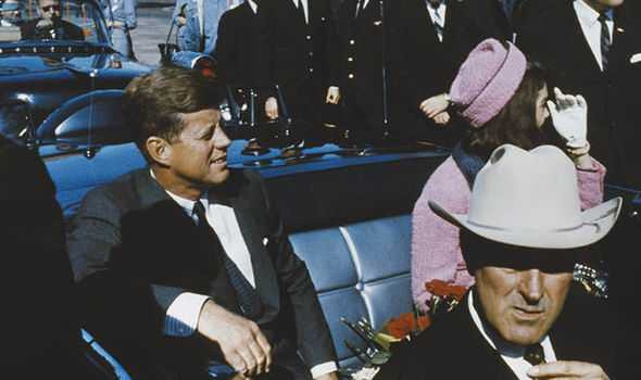 JFK-and-wife-Jakie-in-motorcade-704782