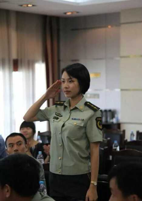woman_in_uniform5