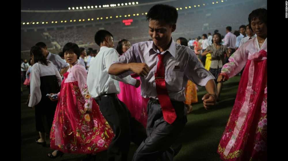 160912172738-10-cnnphotos-north-korea-ap-restricted-super-169