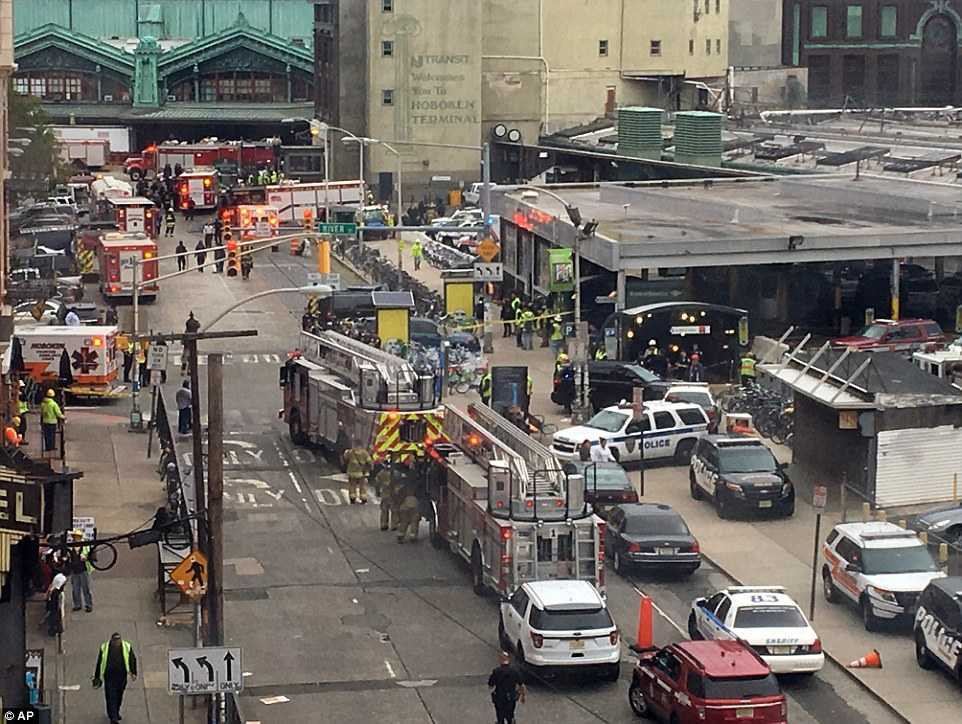 38EBFC6D00000578-3813781-image-a-96_1475163648732