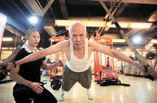 1447323338-shen-hua-cu-gia-93-tuoi-nghien-tap-gym--3-