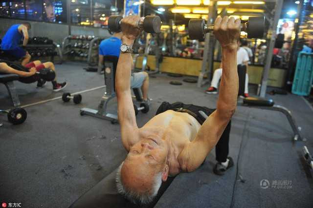 muscle_grandpa_returns4