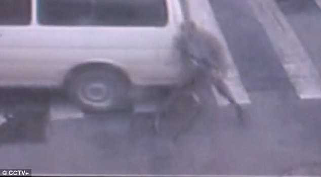 3A1E203700000578-0-image-a-60_1478444054039