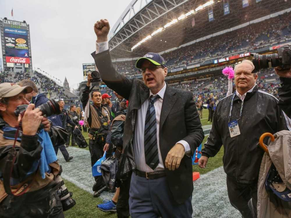 in-1995-the-jet-was-bought-by-microsoft-cofounder-paul-allen-for-the-next-15-years-the-boeing-served-as-a-corporate-runabout-for-the-billionaires-various-interests