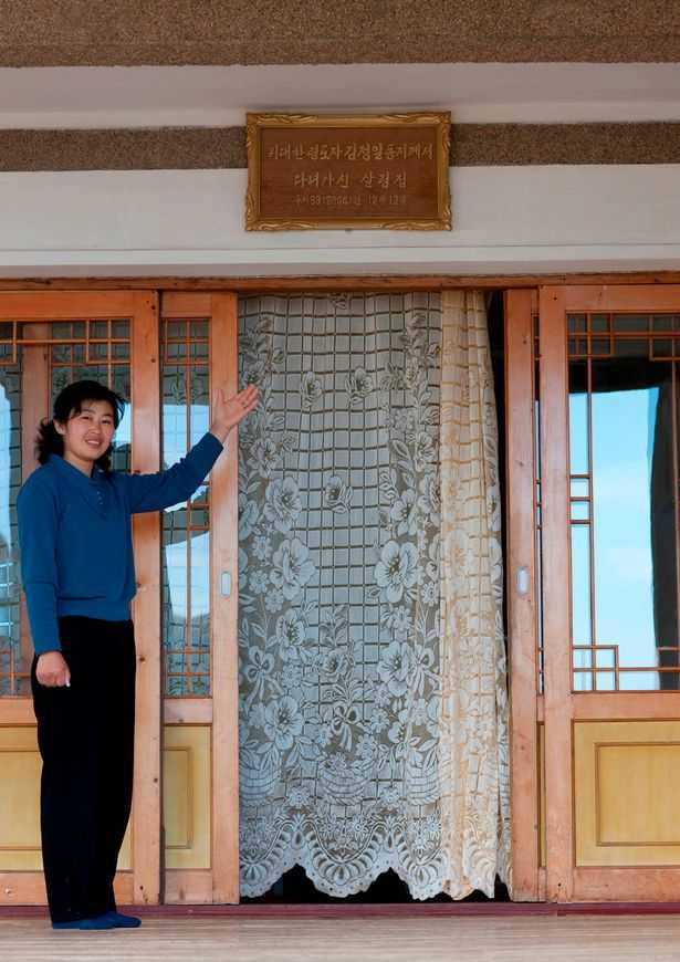 PAY-AIRBNB-IN-NORTH-KOREA (6)