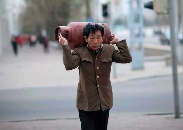 PAY-NORTH-KOREAThe-pictures-Kim-Jong-Un-doesnt-want-you-to-see (2)