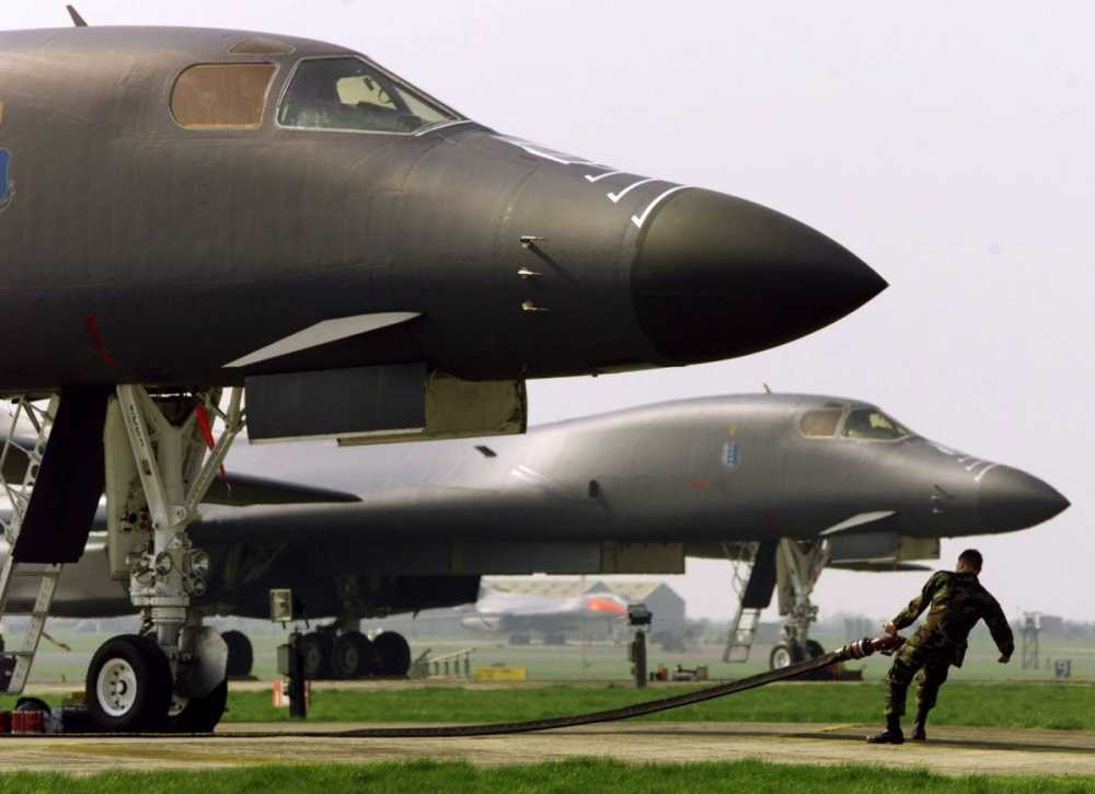 the-b-1-lancer-is-one-of-the-us-air-forces-long-serving-aircraft-its-got-a-range-of-11999km-just-short-of-the-tu-160s