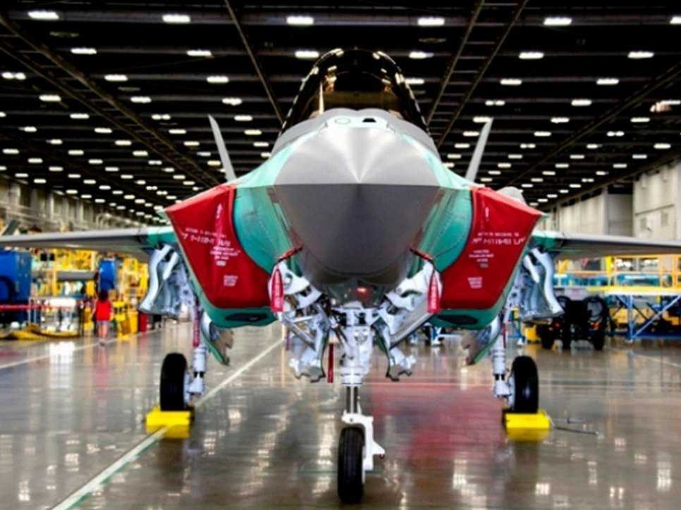 the-f35-is-natos-latest-fifth-generation-fighter-and-is-coming-into-service-for-parts-of-the-us-military-this-year-too-its-slower-than-the-su-35-and-with-a-shorter-range