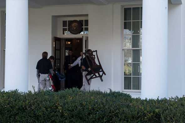Furniture-is-carried-out-of-the-West-Wing-of-the-White-House-as-Trump-prepares-to-move-in-795086