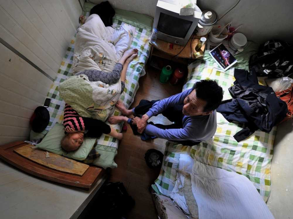 in-the-chinese-city-of-hefei-patients-who-cant-afford-a-bed-at-the-local-hospital-are-forced-to-receive-treatment-in-one-of-the-86-square-foot-rooms-in-a-nearby-apartment-building