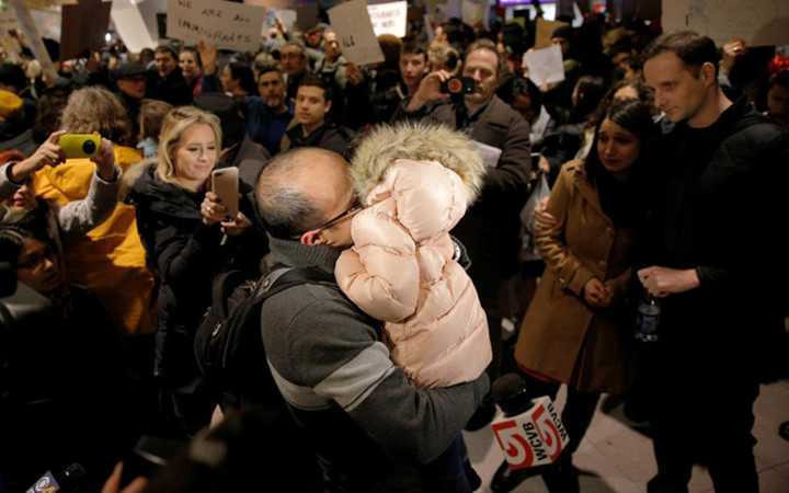 nguoi_nhap_cu_My_doan_tu_8_FZYG