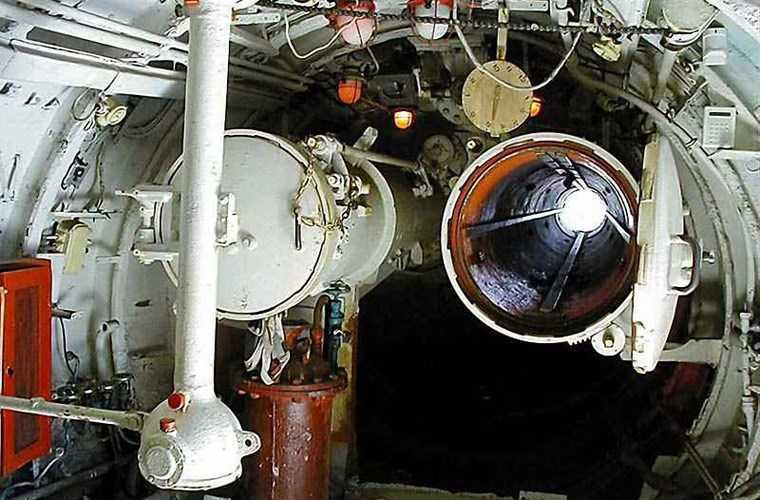 bat-ngo-loai-tau-ngam-viet-nam-suyt-so-huu-nhung-nam-1980-hinh-12