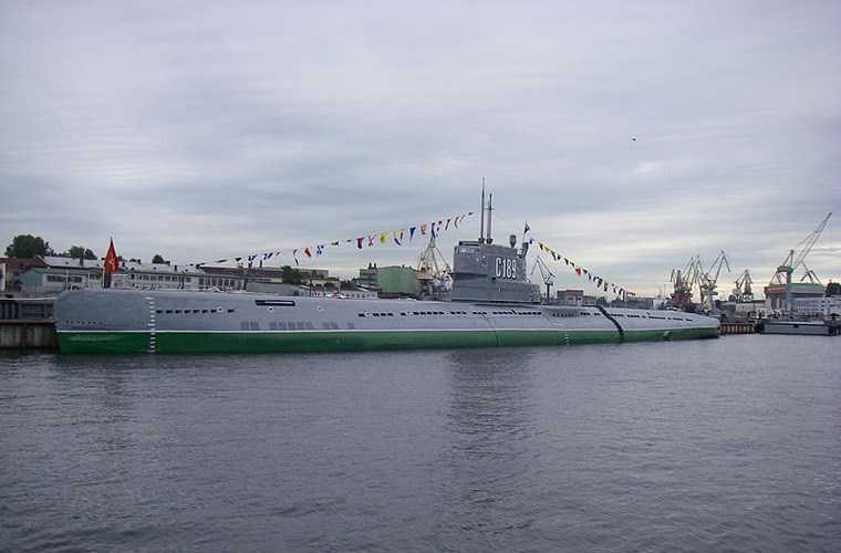 bat-ngo-loai-tau-ngam-viet-nam-suyt-so-huu-nhung-nam-1980-hinh-5