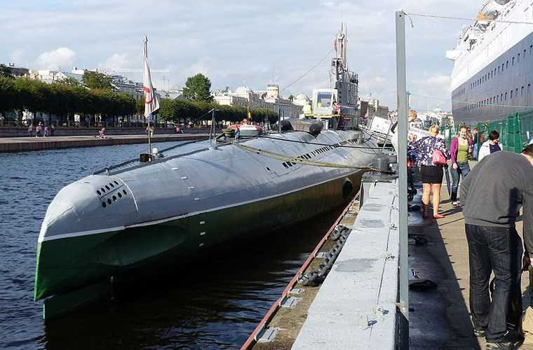 bat-ngo-loai-tau-ngam-viet-nam-suyt-so-huu-nhung-nam-1980-hinh-6