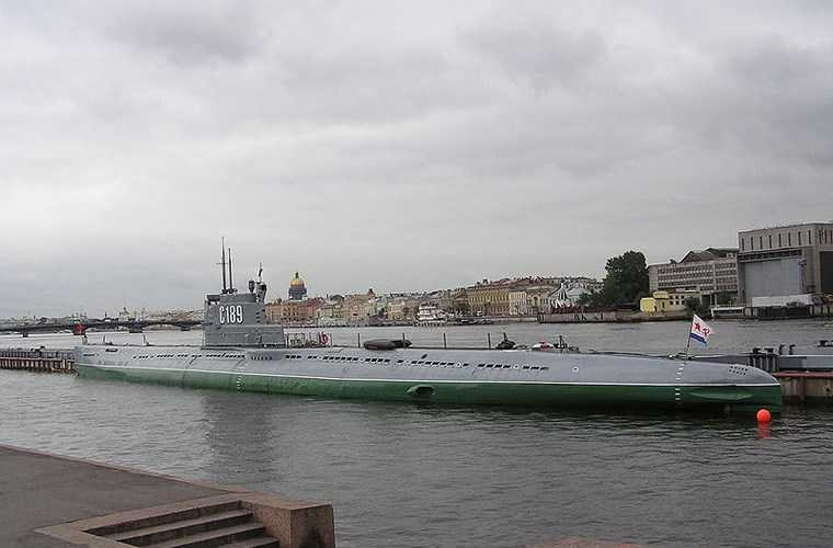 bat-ngo-loai-tau-ngam-viet-nam-suyt-so-huu-nhung-nam-1980-hinh-7