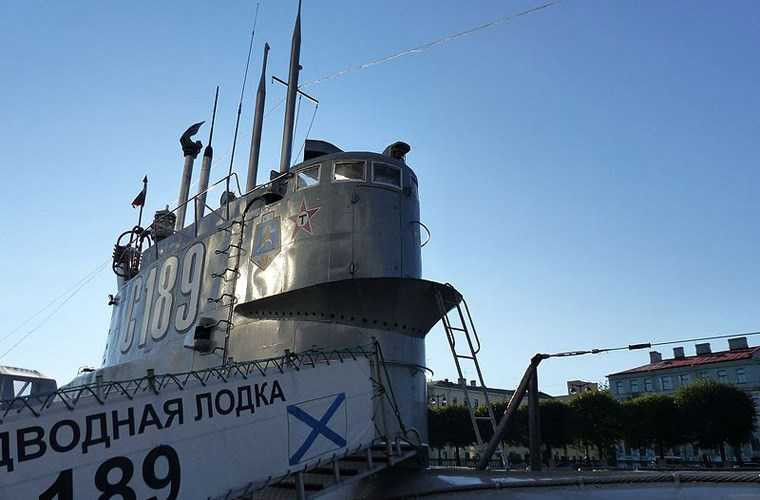 bat-ngo-loai-tau-ngam-viet-nam-suyt-so-huu-nhung-nam-1980-hinh-8