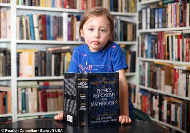 tien-si-harvard-giai-ma-than-dong-5-tuoi-noi-7-thu-tieng-gioi-toan-va-co-kha-nang-than-giao-cach-cam-0309